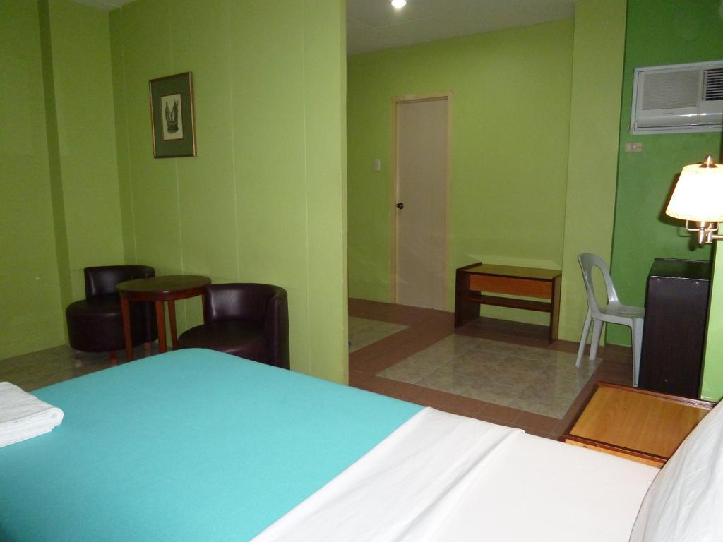 Sequoia Inn Davao Stadt Zimmer foto